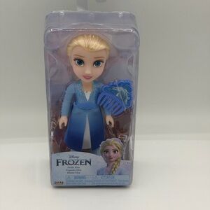 Disney Frozen 2 Petite Elsa Adventure 6" Doll With Comb Jakks 2020 New in Box